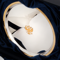 Серебряный поднос с гербом полированный с позолотой (снято с производства)